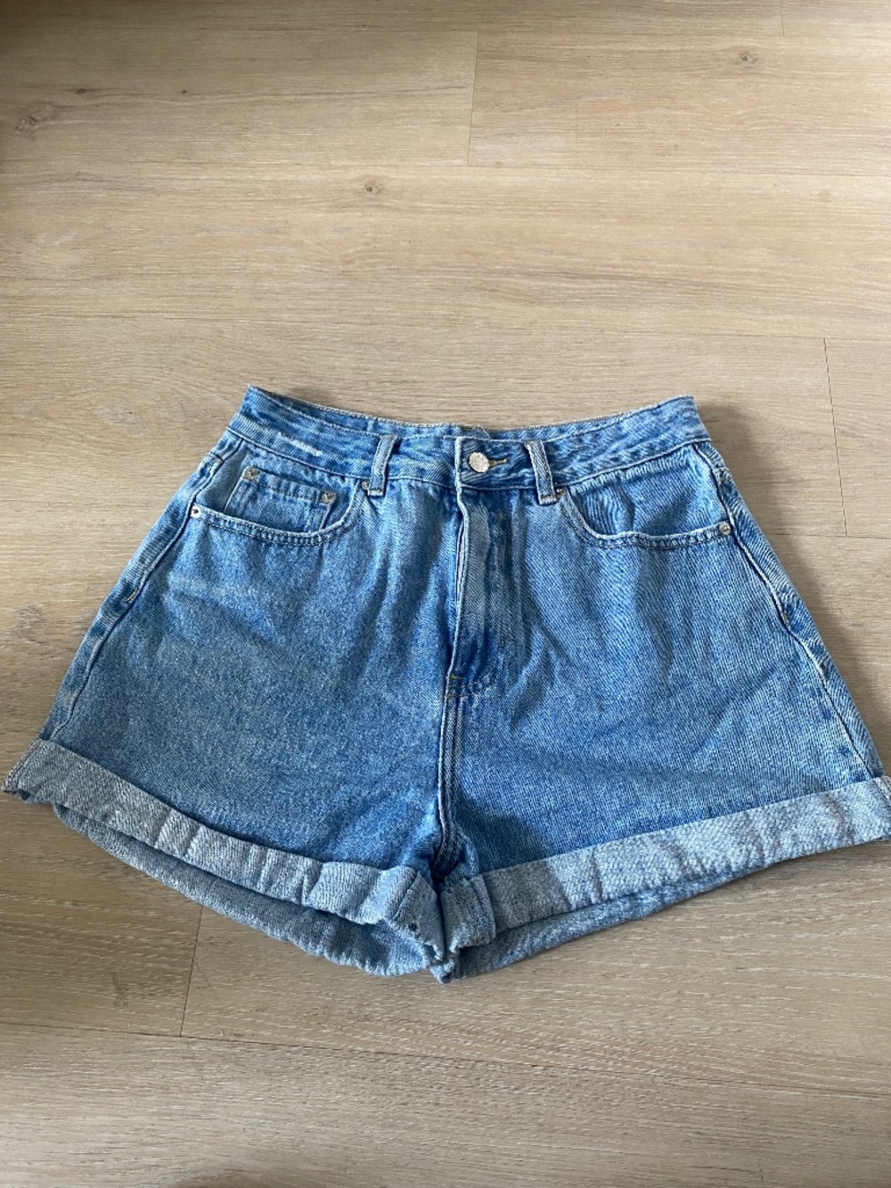 Glassons Vintage Style Light Wash Denim Shorts Size 10